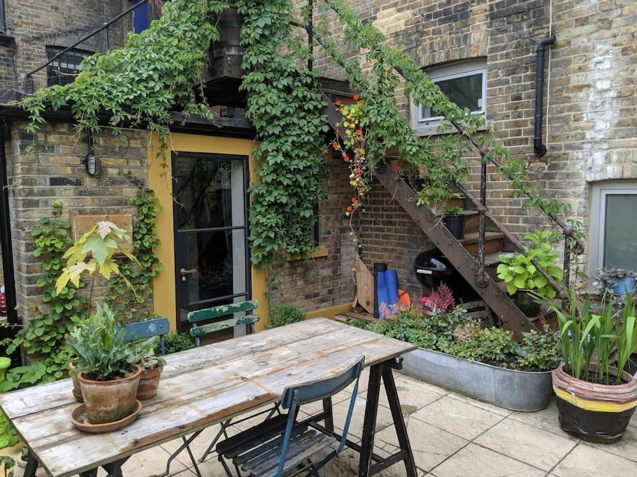 Stylish 1 Bed With Large Plant Filled Garden * Londra
